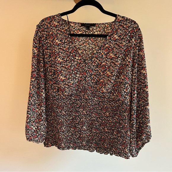 eclair Tops - NWT Eclair floral v-neck‎ smocked blouse 1X